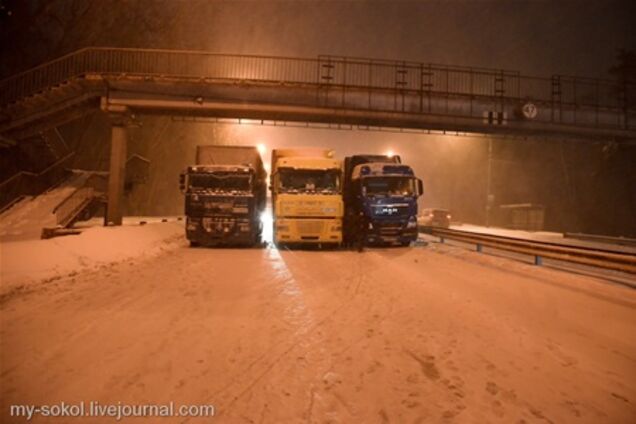 Из-за снегопада въезд в Киев блокируют фурами