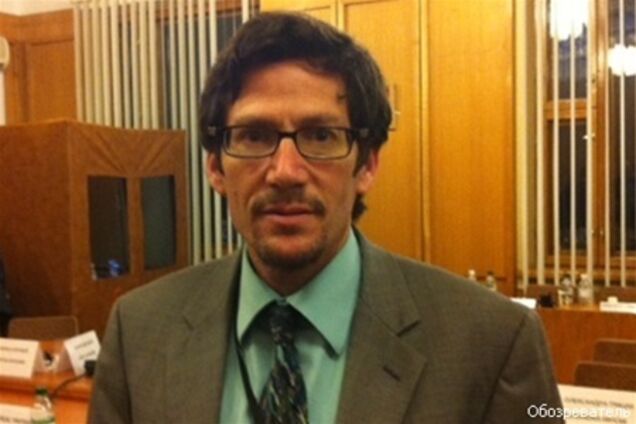 Американский политолог: США мало внимания уделяют Украине