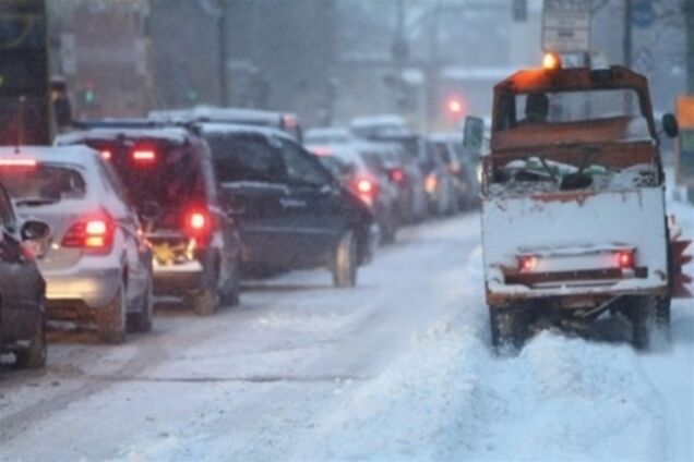 В ГосЧС уверяют, что Киев чистят 250 единиц техники