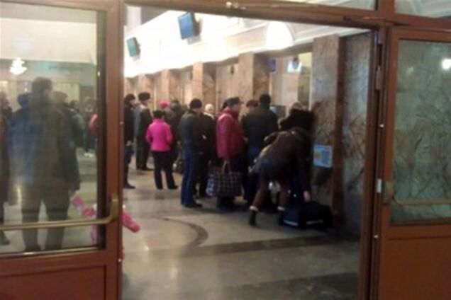 Поїзд Hyundai вирушив з Донецька з запізненням