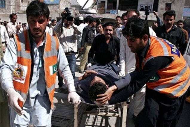 Смертник взорвал КПП в Пакистане: 17 погибших