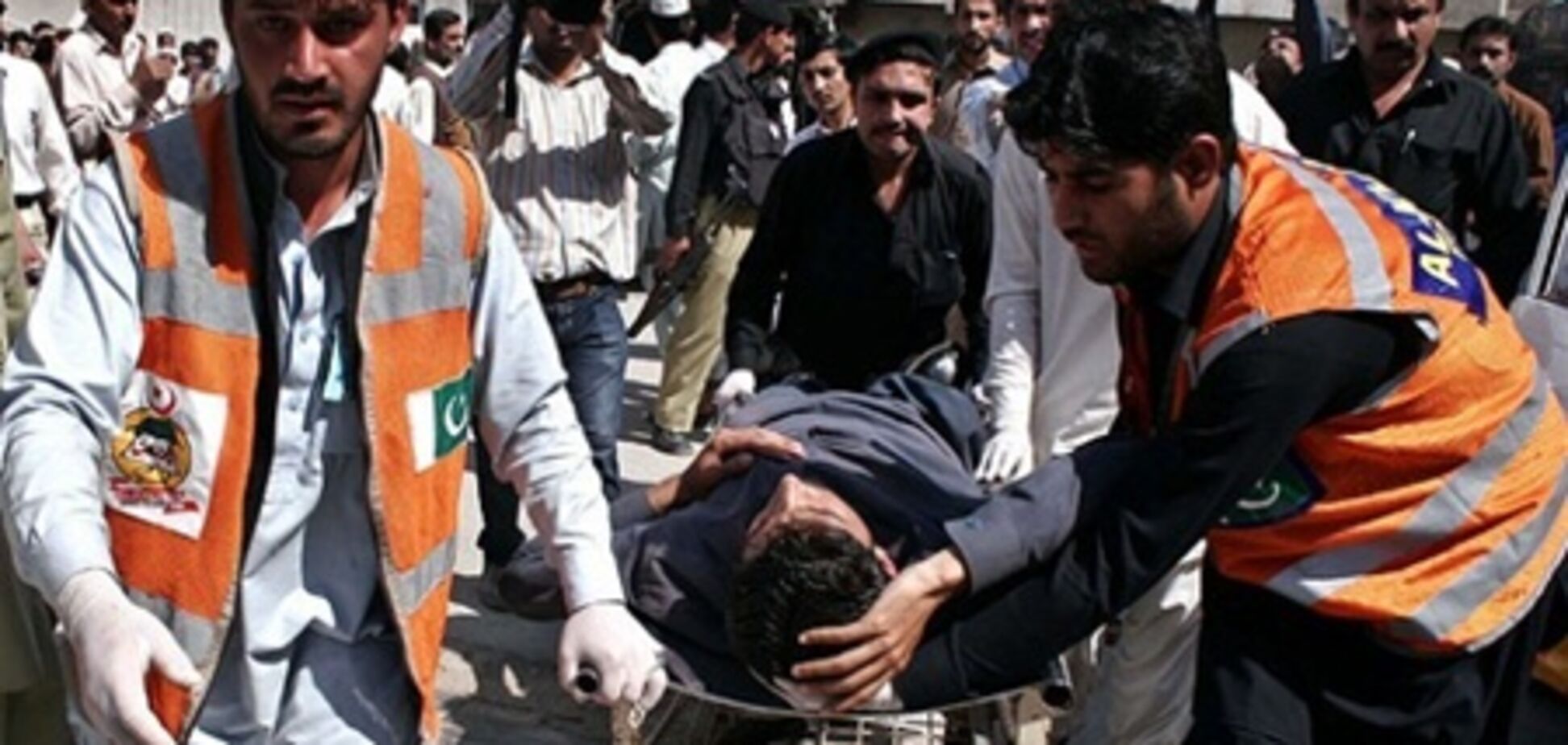 Смертник взорвал КПП в Пакистане: 17 погибших