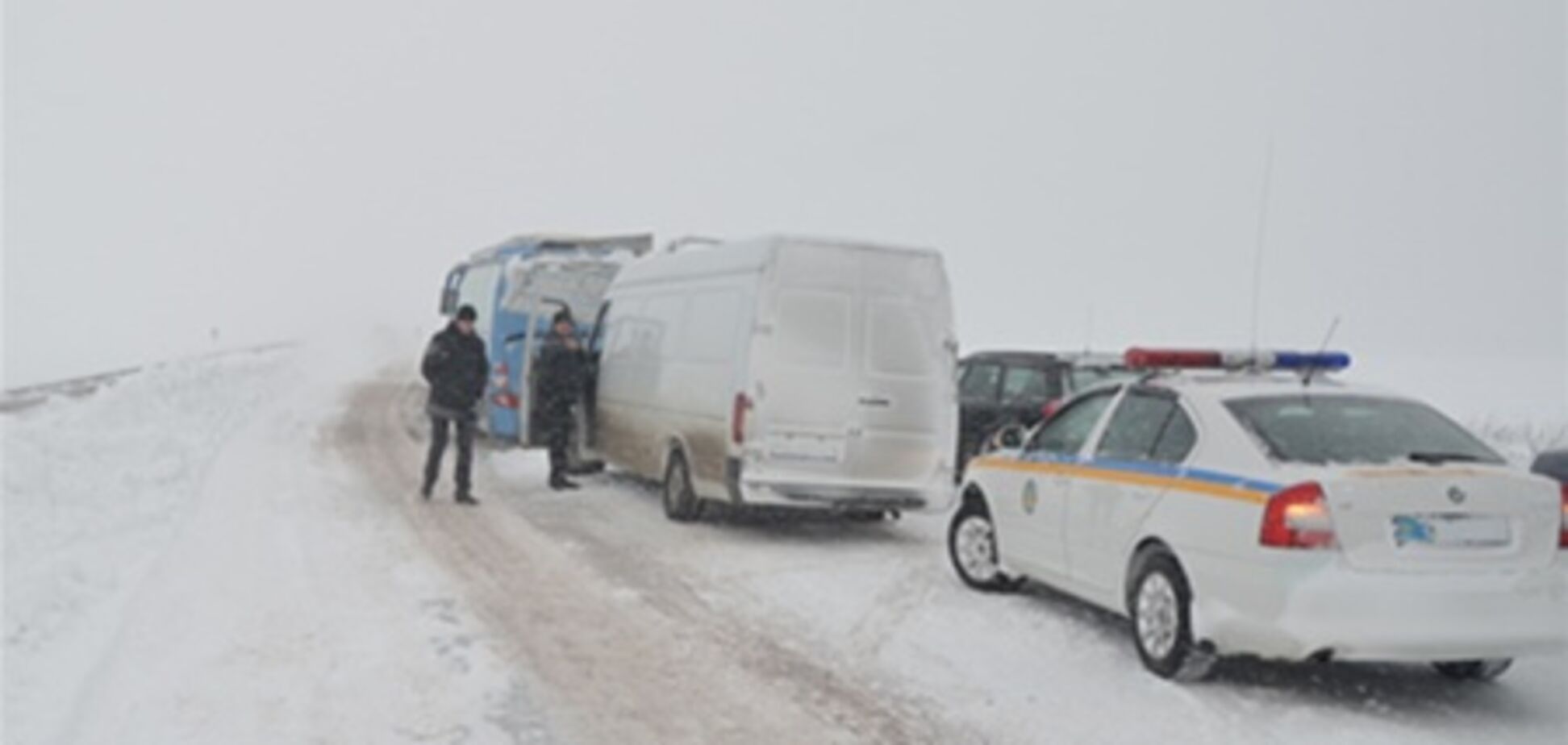 На Житомирщині з снігової пастки звільнили півсотні дітей