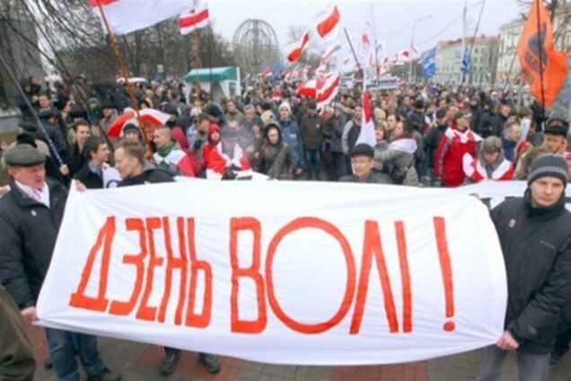 Задержанным в Беларуси украинцам грозит 15 суток ареста