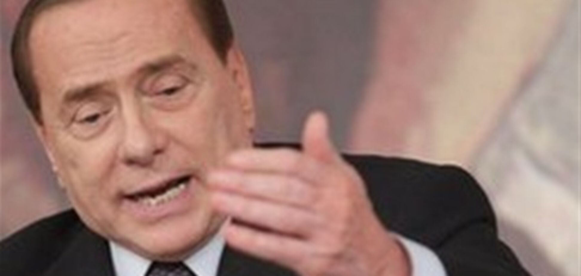 Ford извинился за рекламу с Берлускони и проститутками. Фото