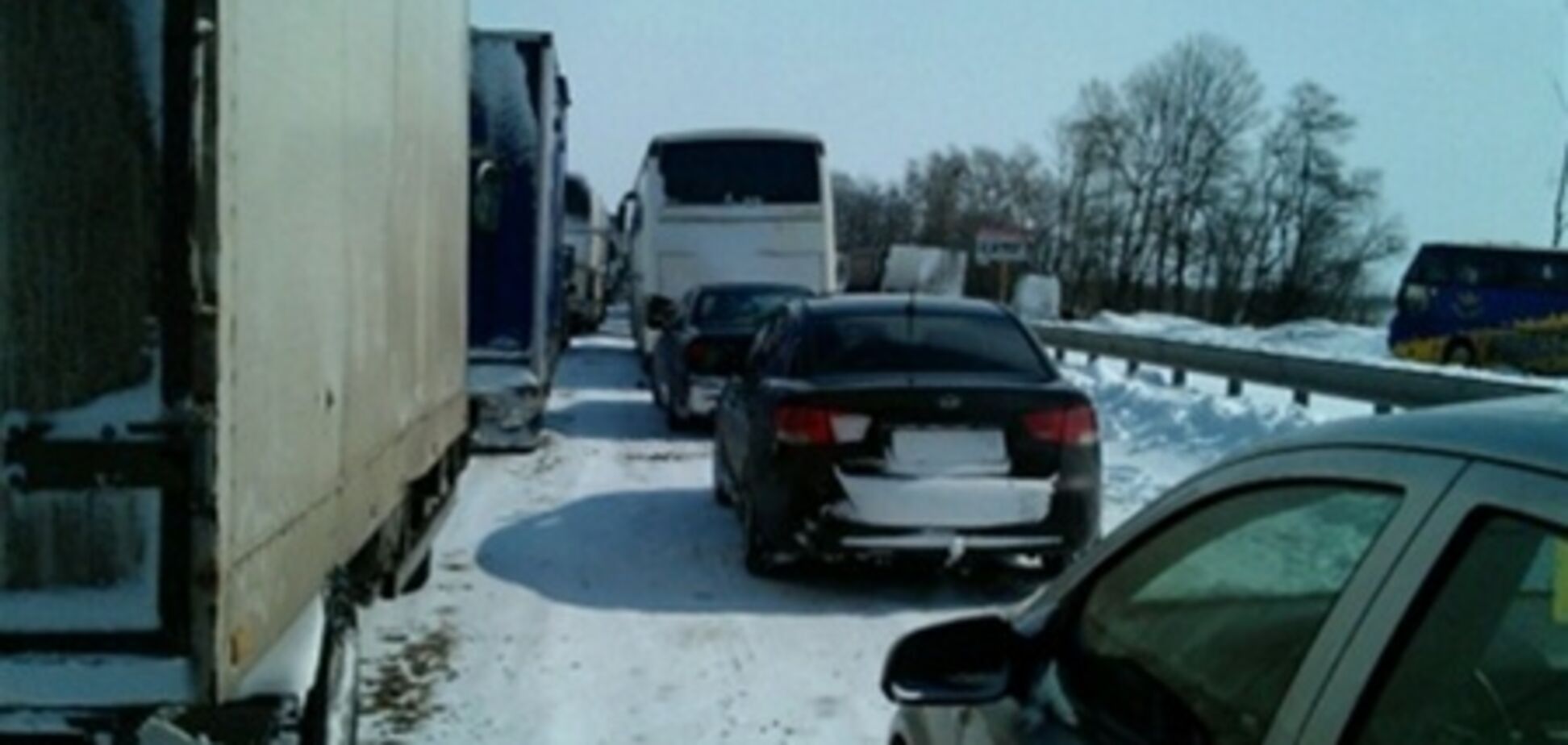 Работники ГосЧС избили волонтеров, освобождающих авто от снега