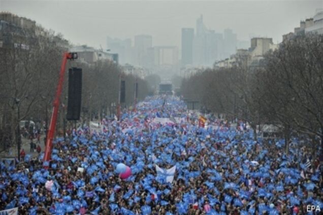 В Париже задержаны 98 протестующих против однополых браков
