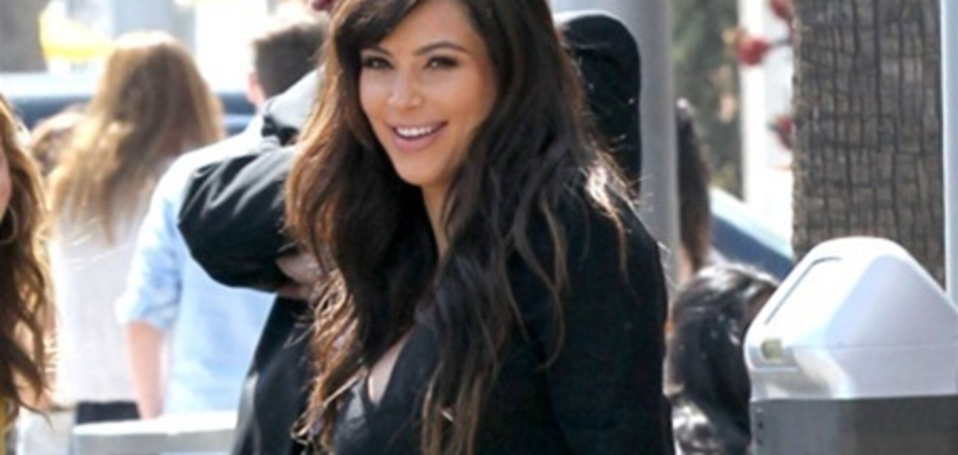 Беременная Ким Кардашян веселится с подругой. Фото