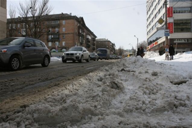 Транспорт в Києві коштує, кияни ходять пішки