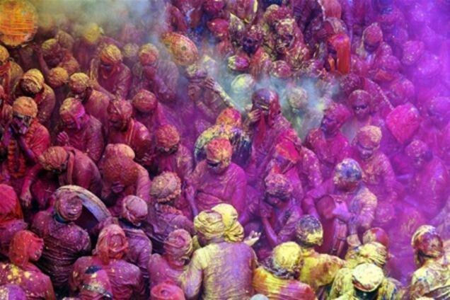 Красочный фестиваль Холи в Индии