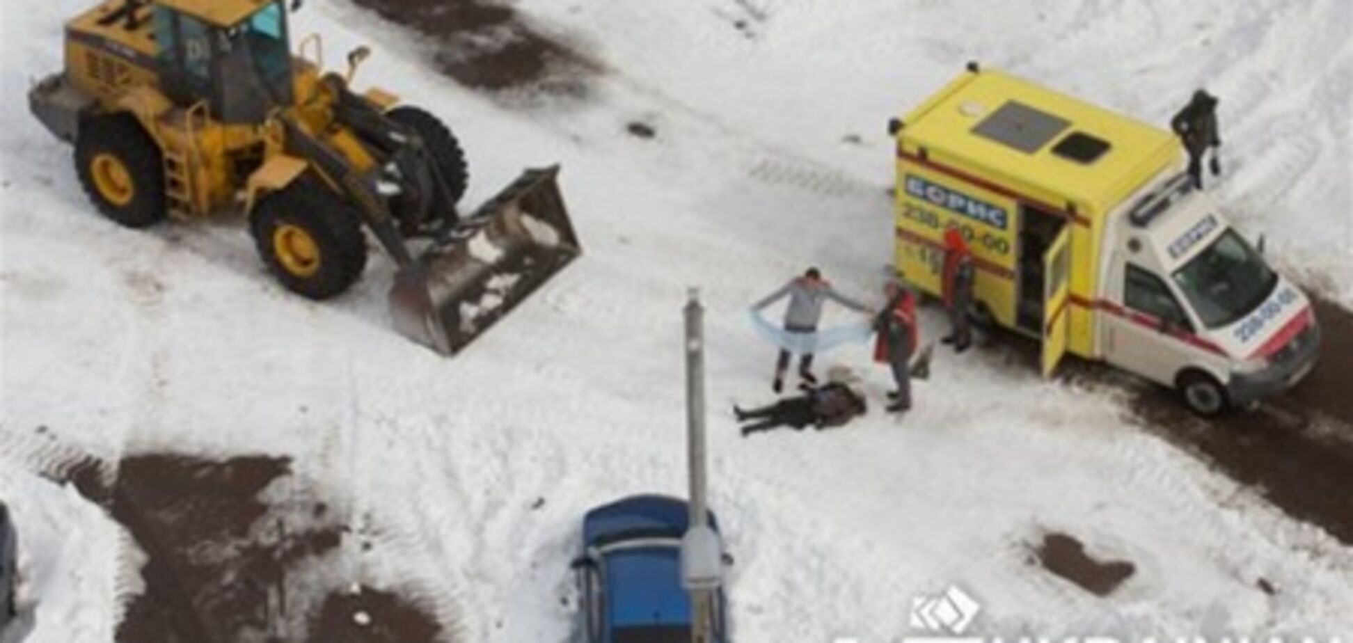 Милиция расследует гибель женщины под трактором в Киеве