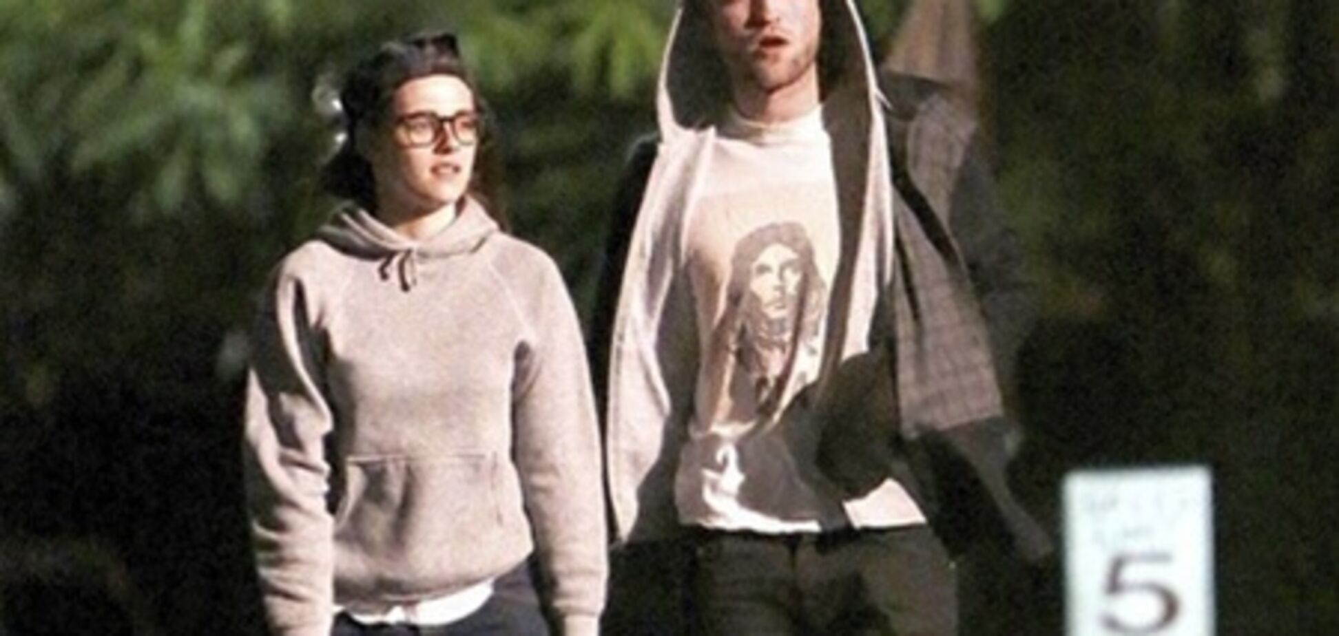 Паттинсон и Стюарт наведались в магазин посреди ночи. Фото