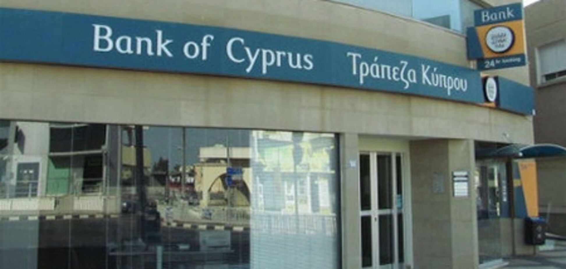 Кипр перед открытием банков завозит наличные самолетами