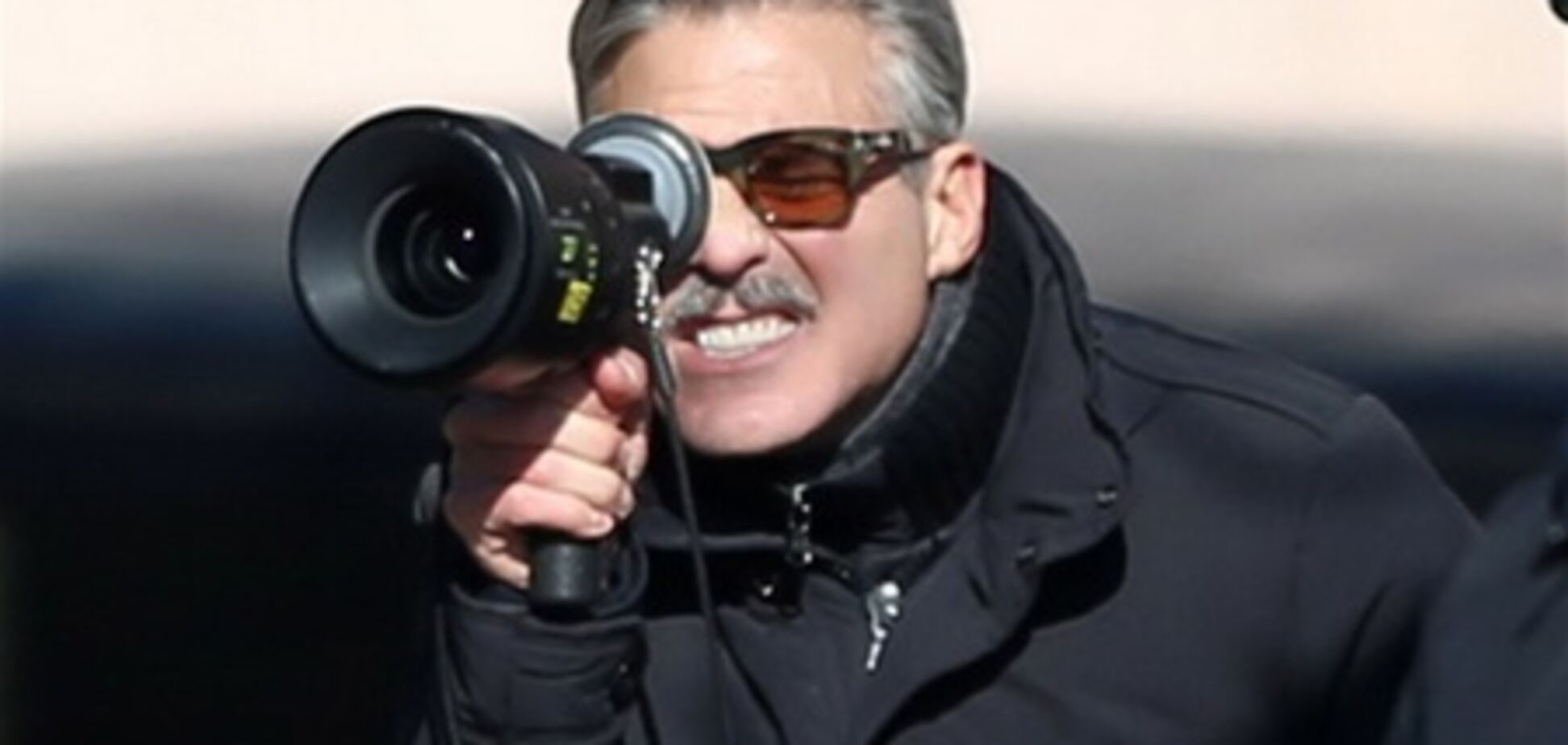 Джордж Клуни вывел на площадку 'Людей-памятников'
