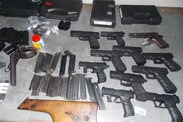 Украинец вез из Польши арсенал оружия. Фото