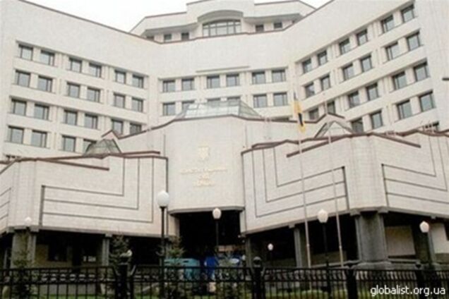 Оппозиция требует копии представления в КС о выборах в Киеве