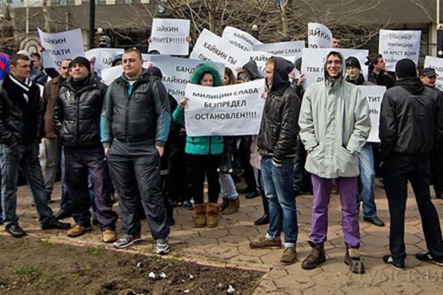 Появилось видео стрельбы у суда в Одессе. Видео