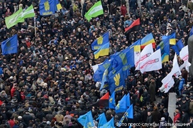 Опозиція нарахувала 10 тисяч 'повстанців' в Івано-Франківську