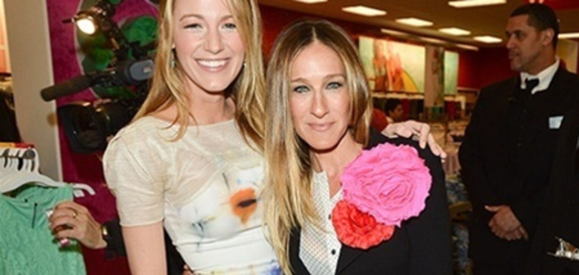 Лайвли и Паркер веселятся на открытии бутика. Фото