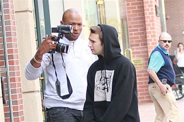 Син Шона Пенна вдарила і вилаяв фотографа. Відео