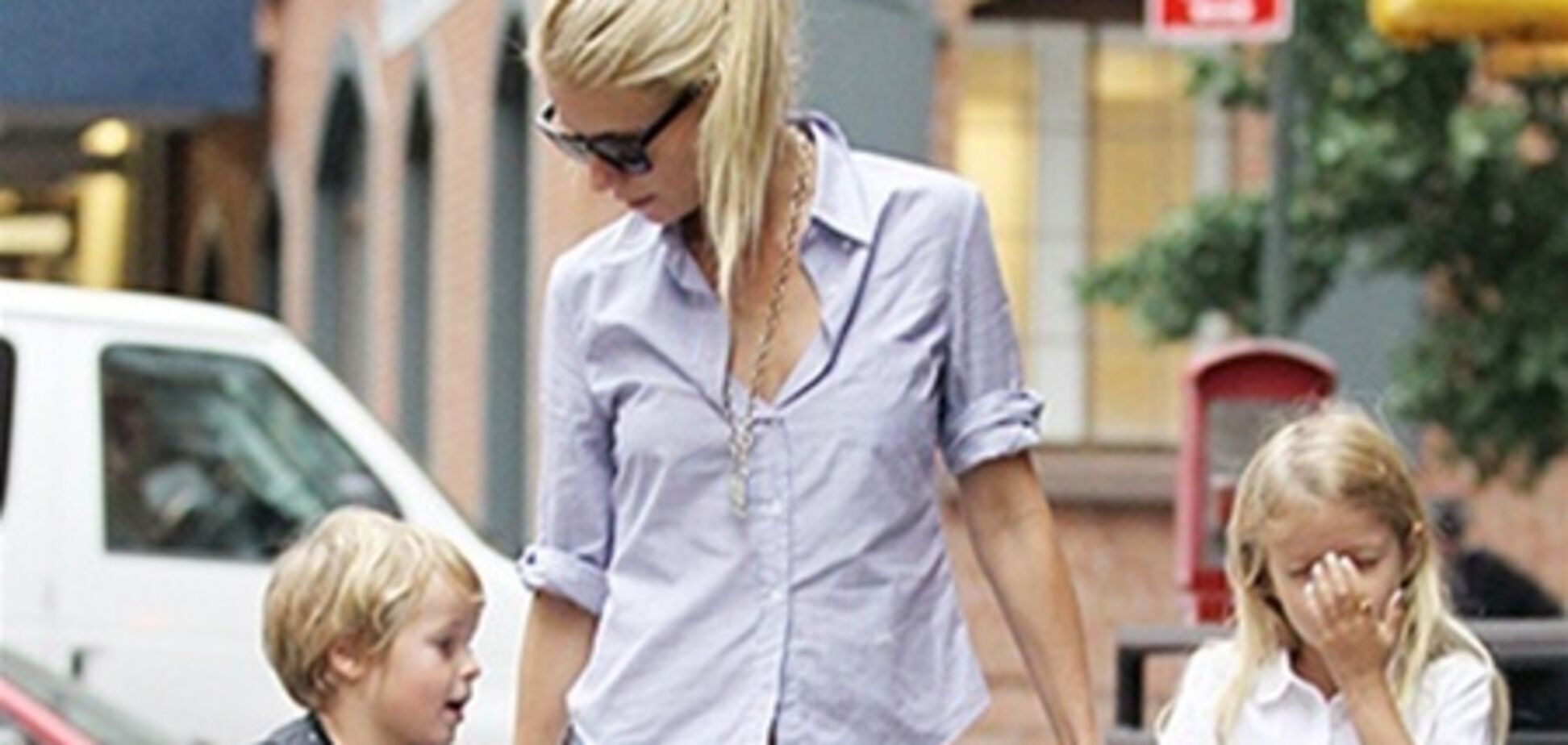 Гвинет Пэлтроу разрешает детям 'вредности' вне дома