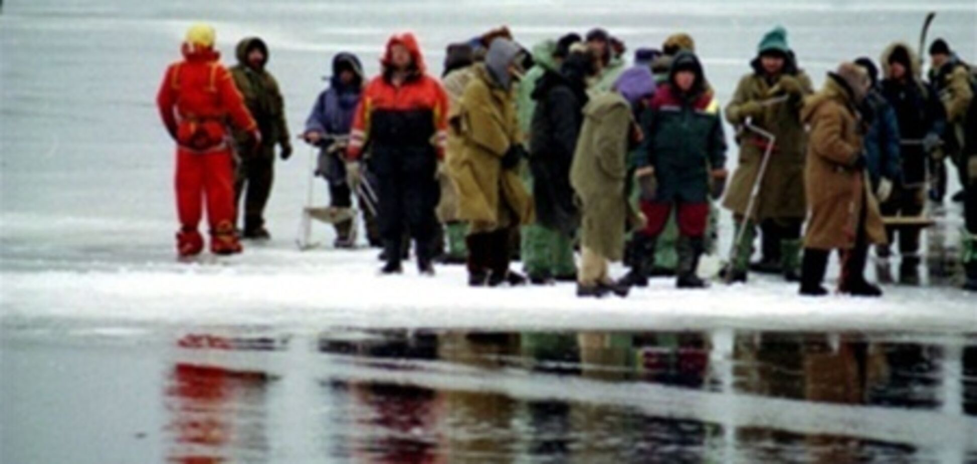 У Росії МНС встигло врятувати 6 з 80 рибалок на крижині