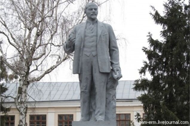 Ударовцы ополчились на памятники Ленину