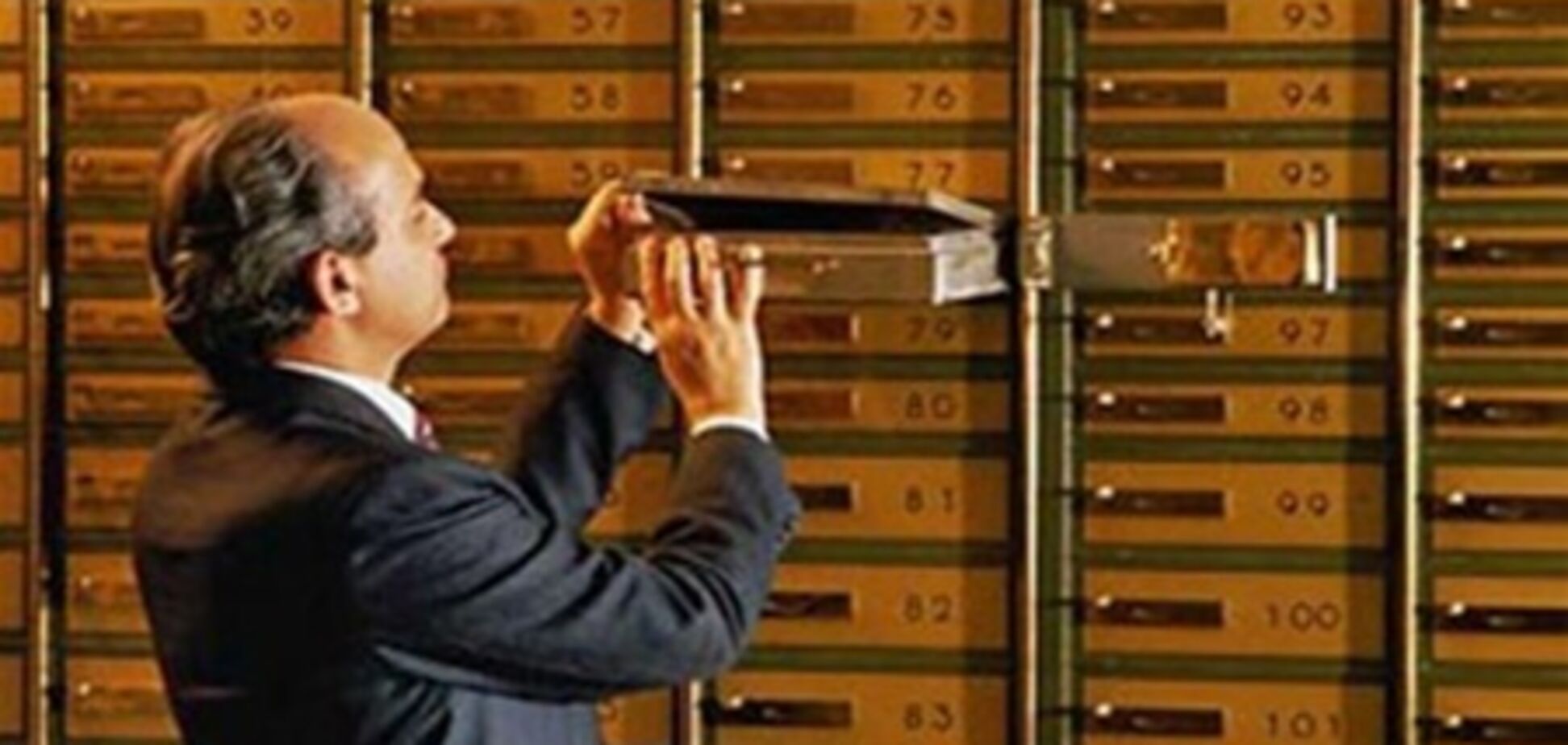 Швейцарцы голосуют за ограничение выплат топ-менеджерам банков