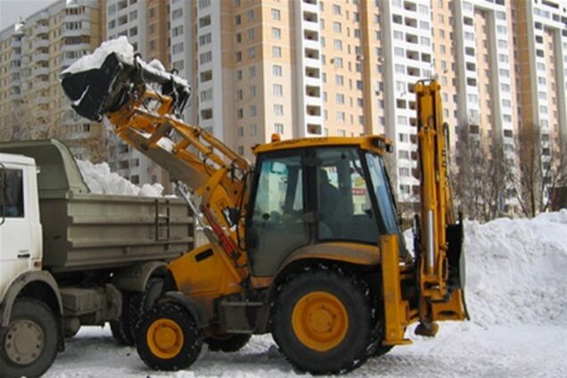 КГГА: столицу от снега уже чистят более 500 единиц техники