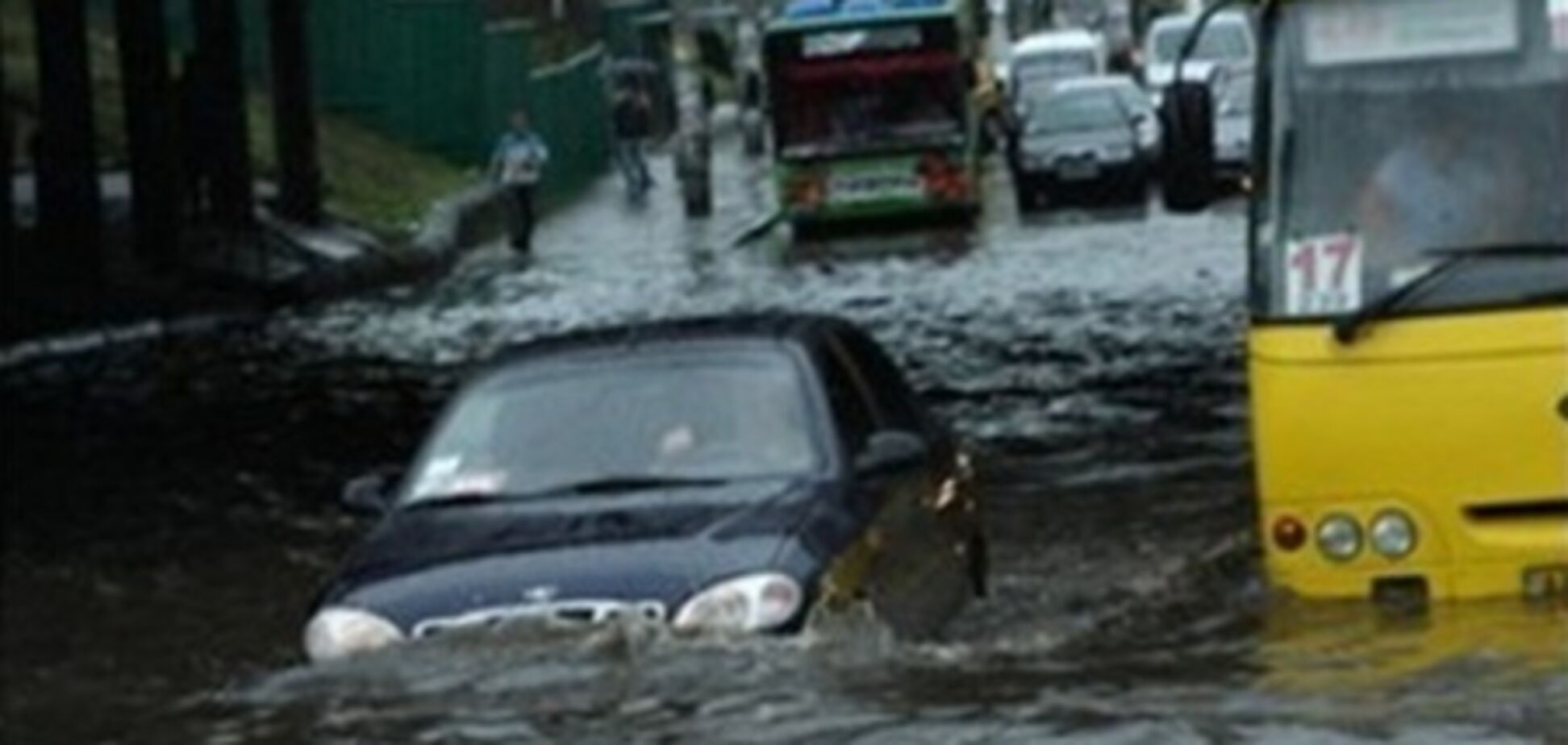 ДАІ розповіла, як поводитися під час повені та паводку. Пам'ятка