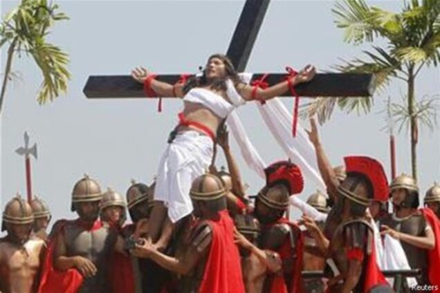 На Филиппинах распяли 20 католиков