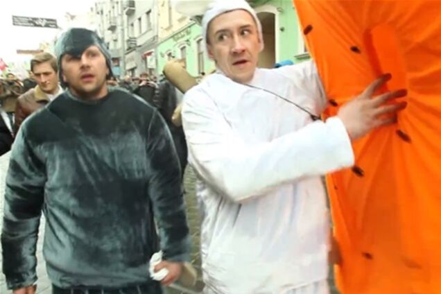 В Черновцах за Яценюка агитировали кролики. Видео