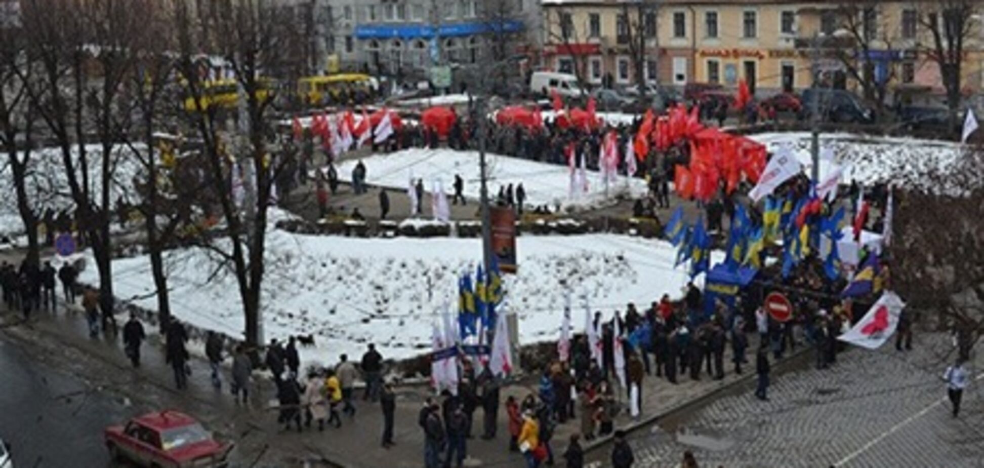 Оппозиция в Черновцах смогла собрать только 750 человек