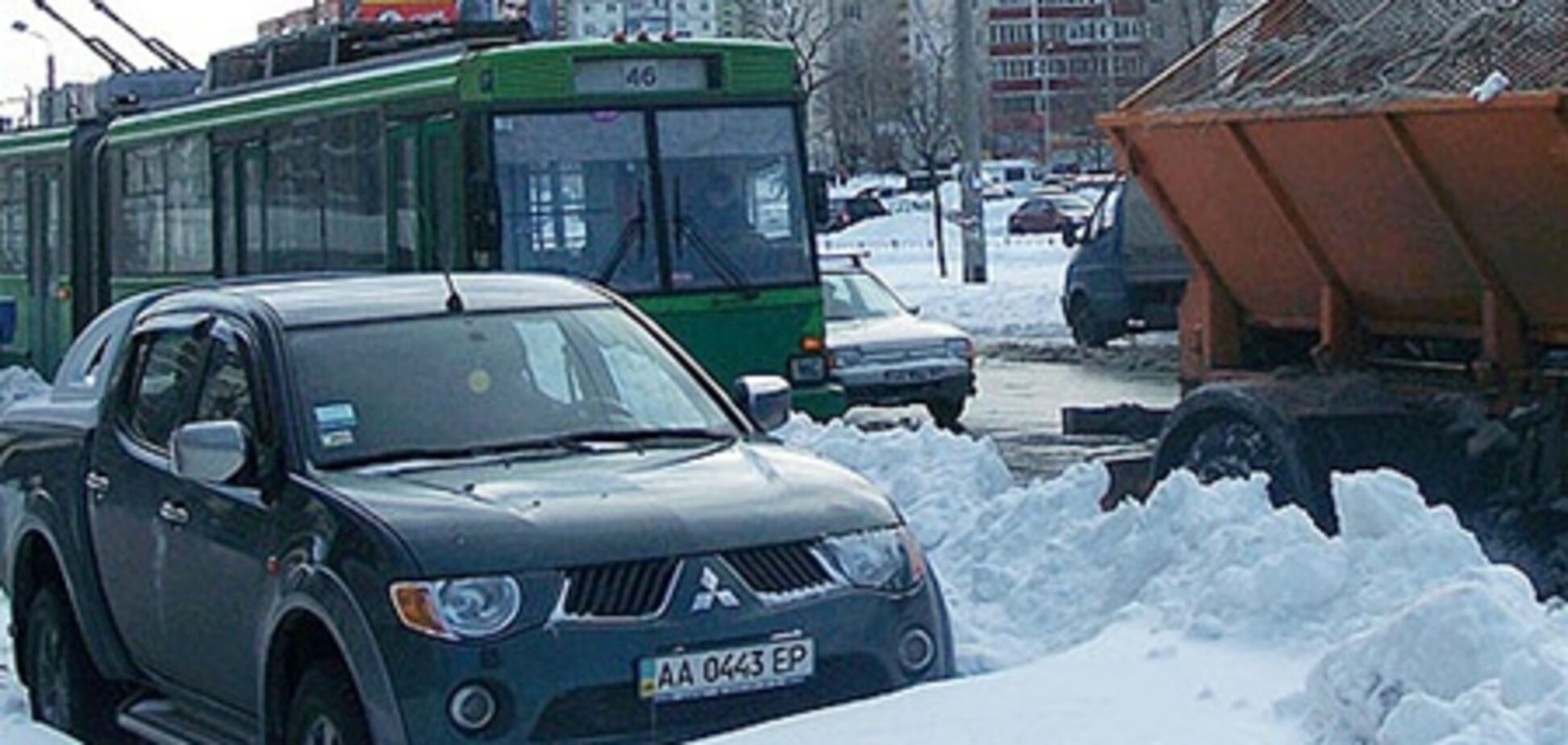 Киевские улицы уже подтапливает, но транспорту это не мешает - КГГА