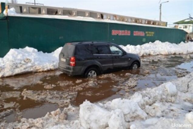 Киев заливает талая вода. Видео