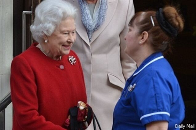 Елизавету ІІ  выписали из лондонской больницы