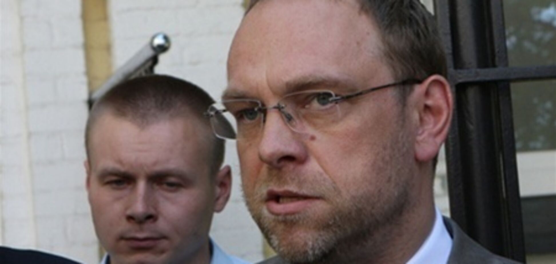 Регламентный комитет поддержал лишение Власенко мандата