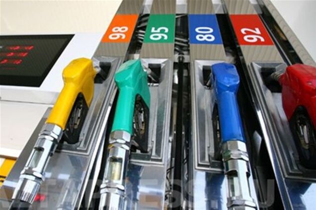 Бензин приказал дешеветь