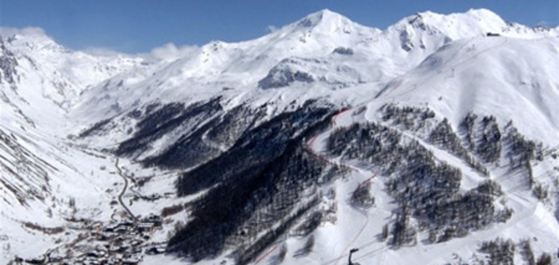 В Альпах при крушении самолета выжила одна девочка
