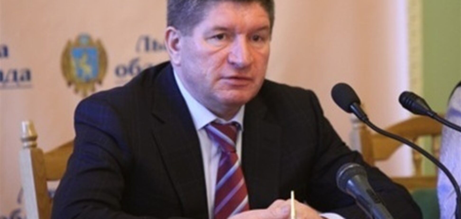 Янукович уволил львовского губернатора