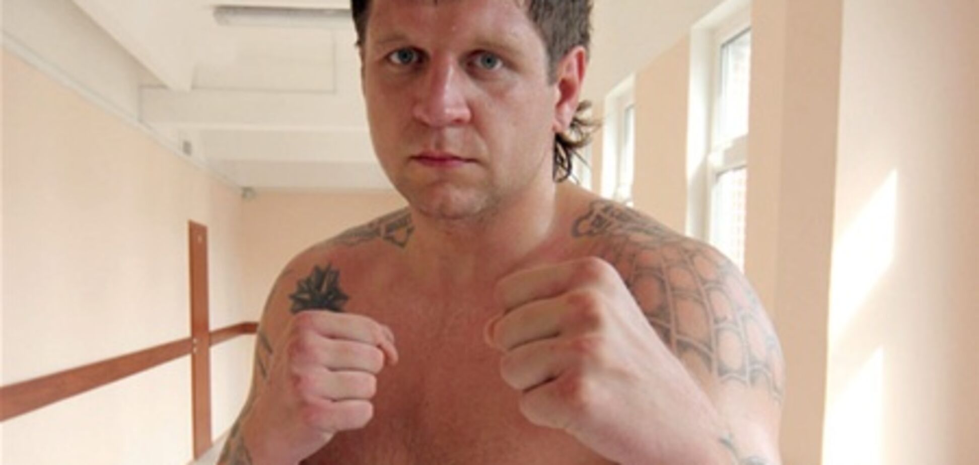 Боец Емельяненко оштрафован за пьяный дебош на борту самолета