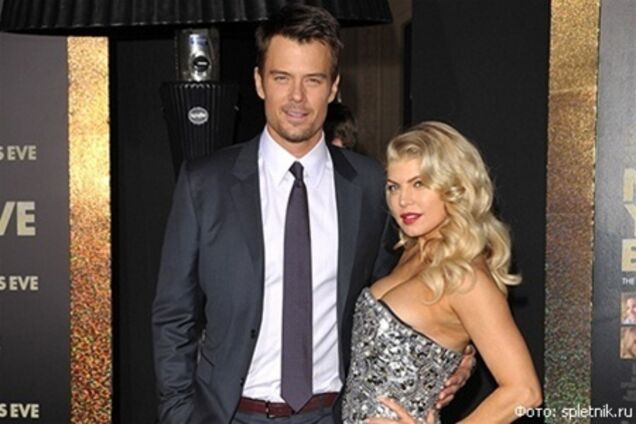 Беременная Ферги родит двоих за раз