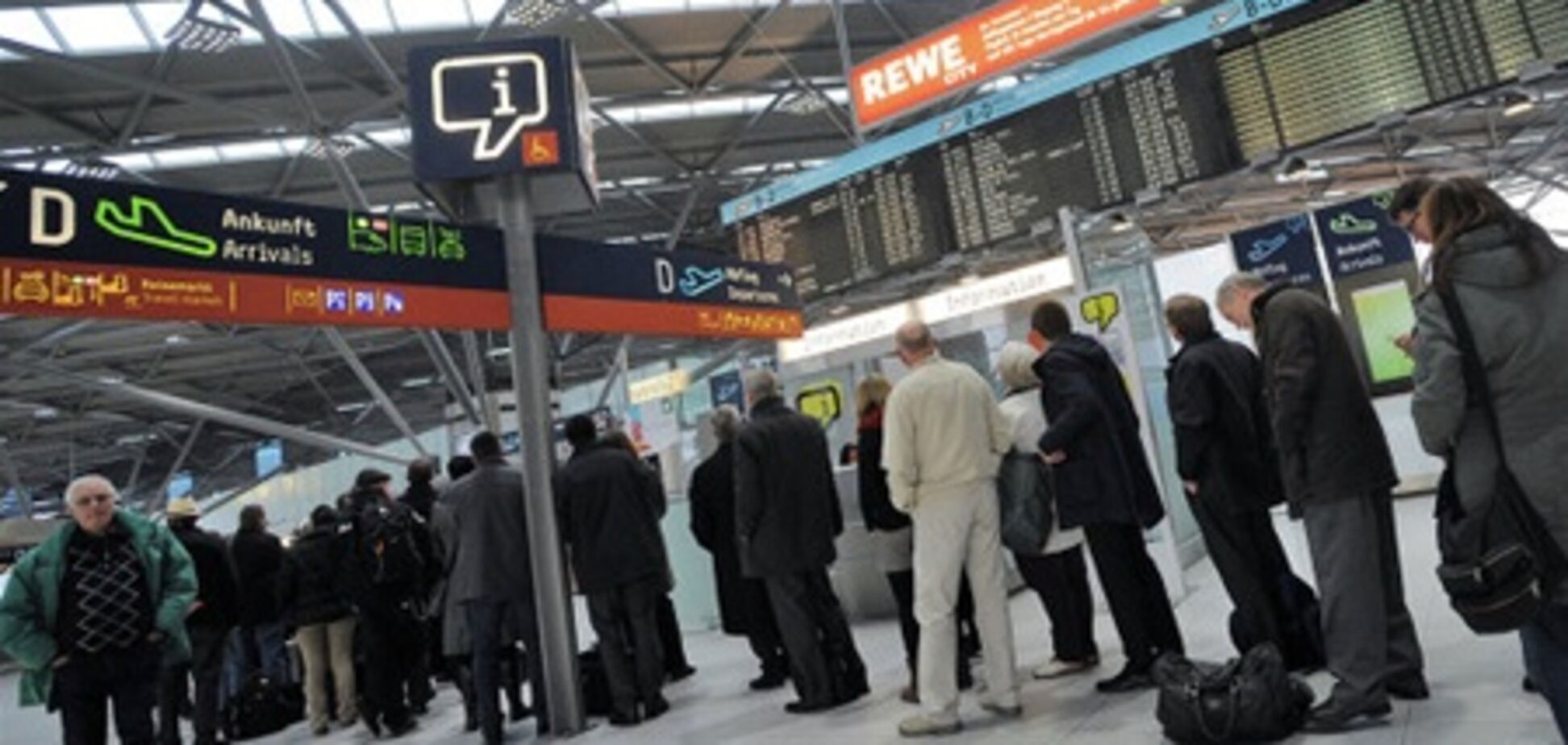 Пасажирів в аеропортах США чекають багатогодинні черги