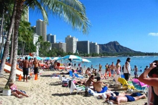 Пляжи Барселоны готовятся к летнему сезону 2013