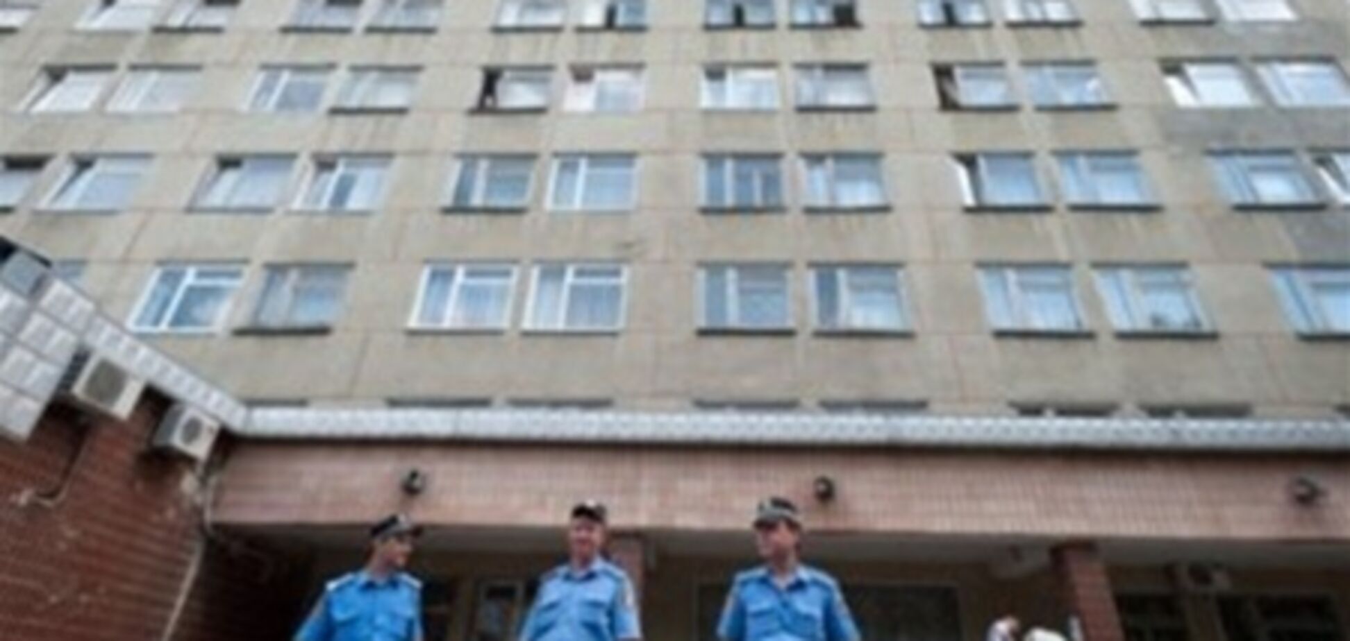 На территорию больницы Тимошенко заехал автозак
