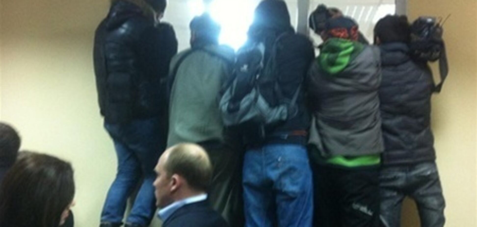 На заседание ВАСУ по Власенко пришли Яценюк, Кличко и Тягнибок