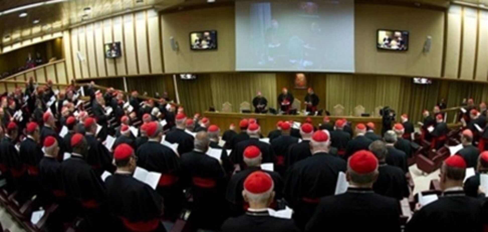 Кардиналы в Ватикане поклялись не разглашать тайн. Видео