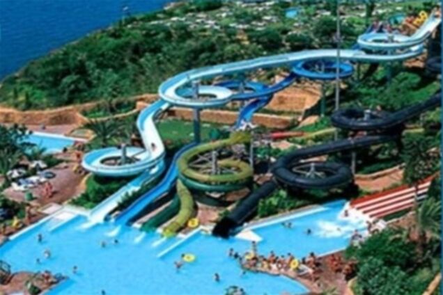 В Анталии сгорел аквапарк 'Дедеман'