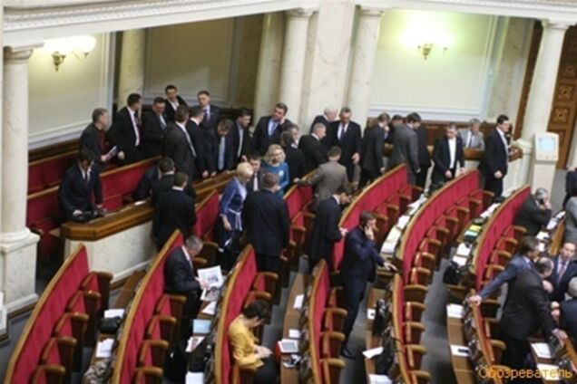 Парламентское большинство покинуло Раду