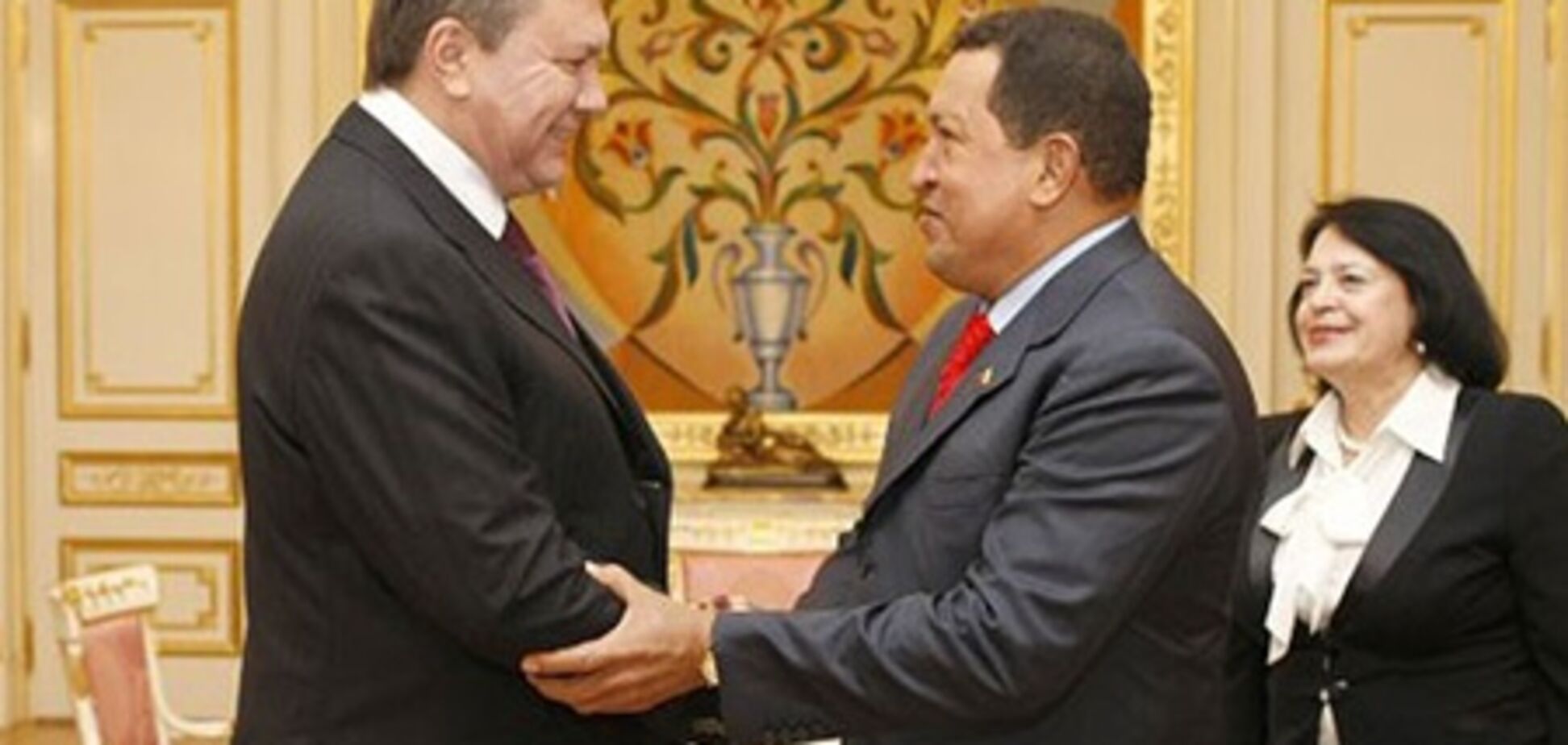 Янукович: Чавес самовіддано служив Венесуелі